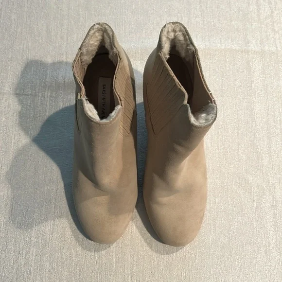 Saks Fifth Avenue Women’s Ankle Booties Cream Color W/ Fur lined inside Size 5 - Picture 8 of 16